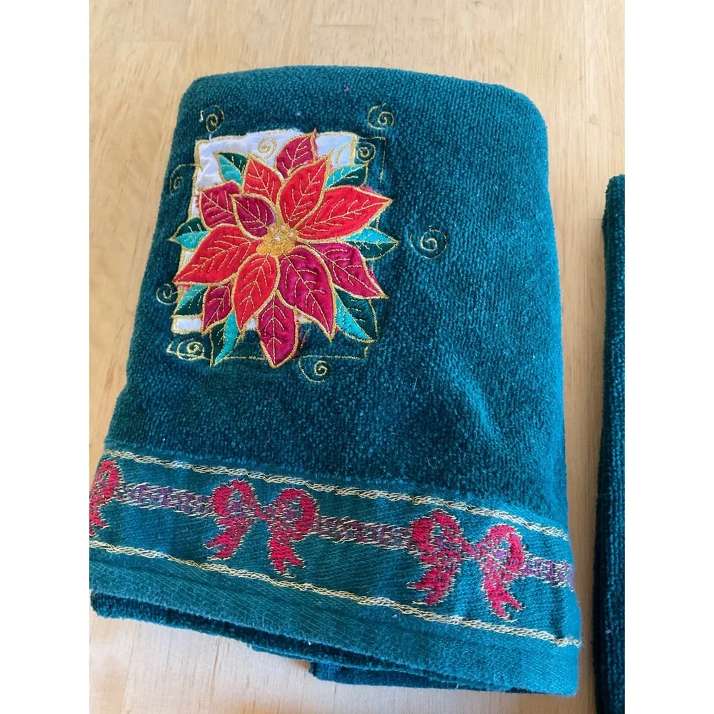 Vintage Christmas Poinsettia 3 Piece Towel Set Hunter Green Embroidered Cotton